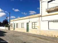 Moradia de tipologia T3 com 55m², situada em Cunheira, Alter do Chão