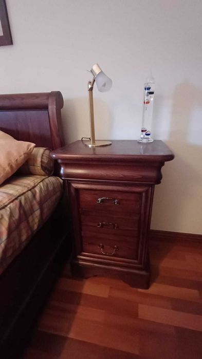 Mobiliário de quarto casal de estilo (completo)