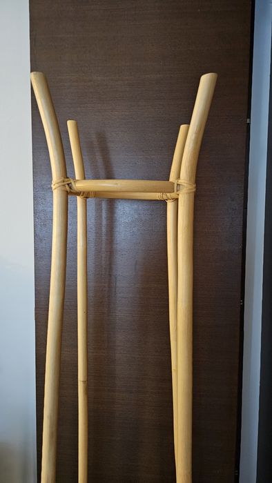 Cabide/bengaleiro alto de pé La Redoute novo, com cesto