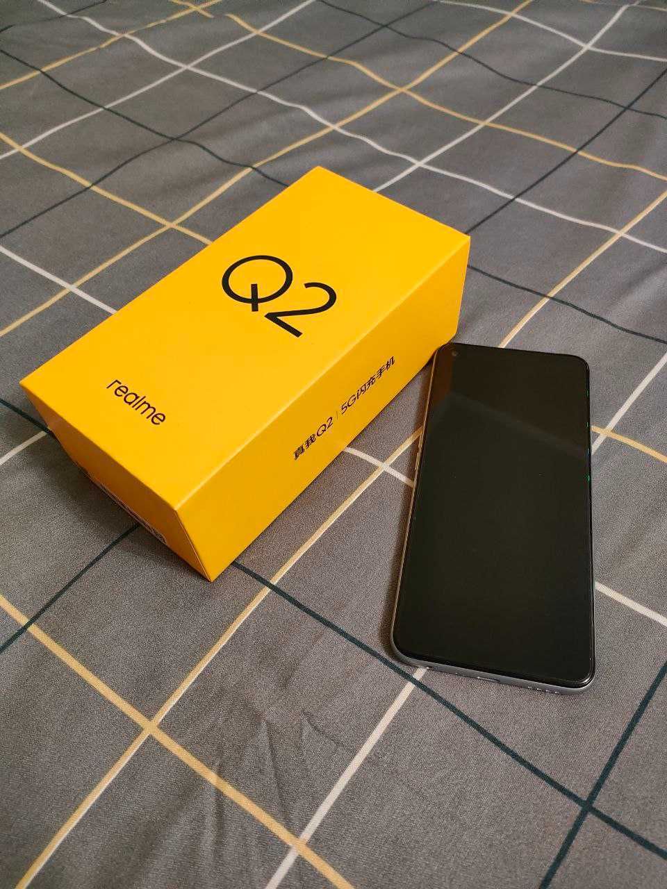 Смартфон Realme Q2 4/128