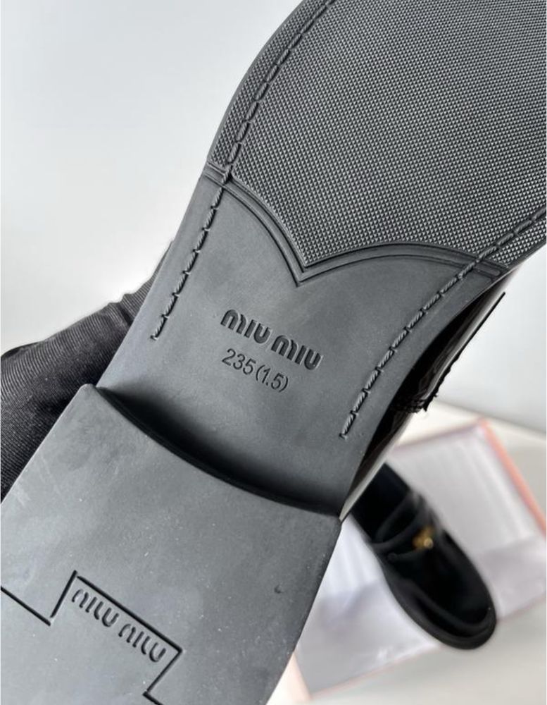 Лофери в стилі miu miu