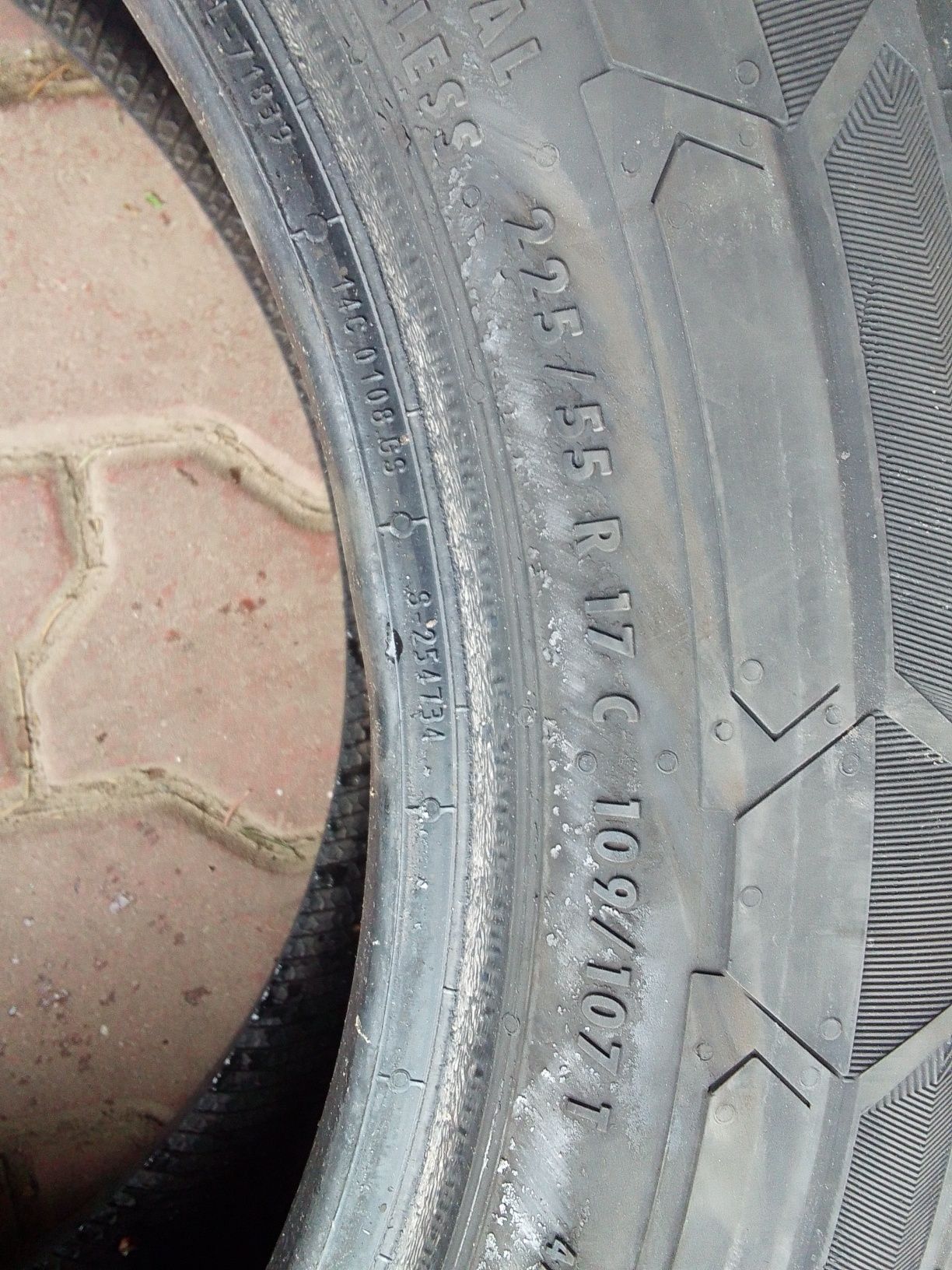 Opona zimowa 225/55r17C CONTINENTAL 2023r