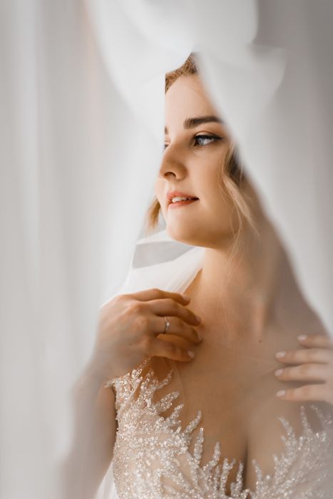 Весільна сукня кольору Айворі