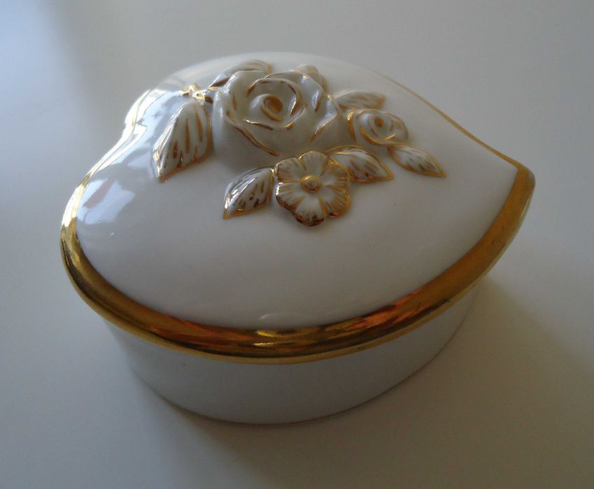 Porta-jóias antigo em porcelana