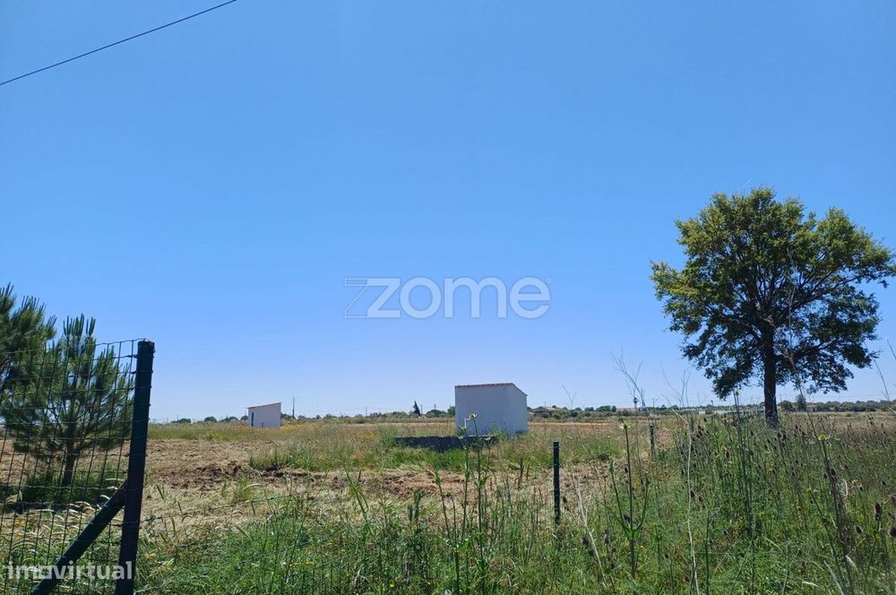 Terreno com 10.070 m2 em Évora (Courelas da Toura)