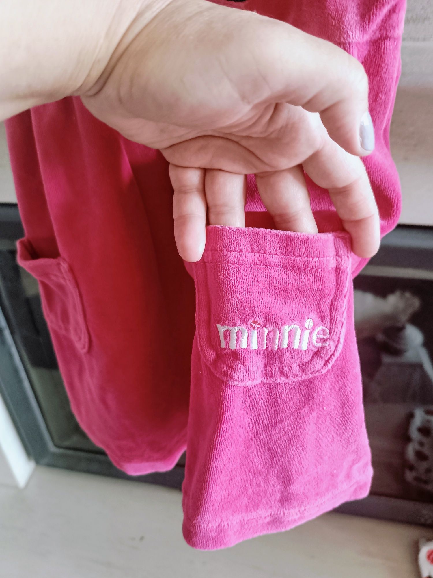 Śliczna sukienka z myszką Minnie