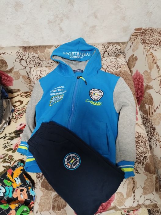 Одяг дитячий різний 104-110.Комплект. За все 650, домашній одяг відам