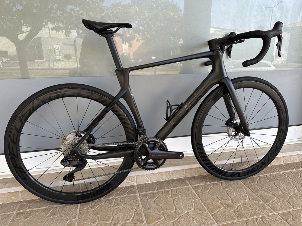Bicicleta de estrada - ULtegra Di2 - Rodas carbono