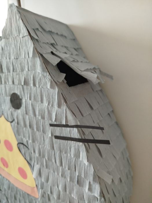 Duża piniata kot pusheen z pizzą