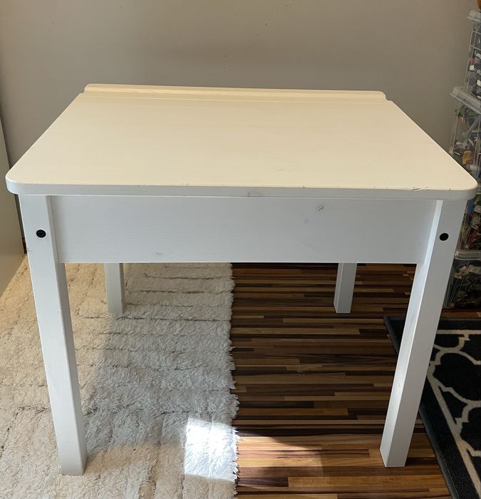 Biurko Sundvik i krzesłko Kritter IKEA dla dzieci