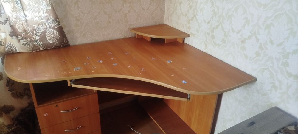 Продам письмовий стіл
