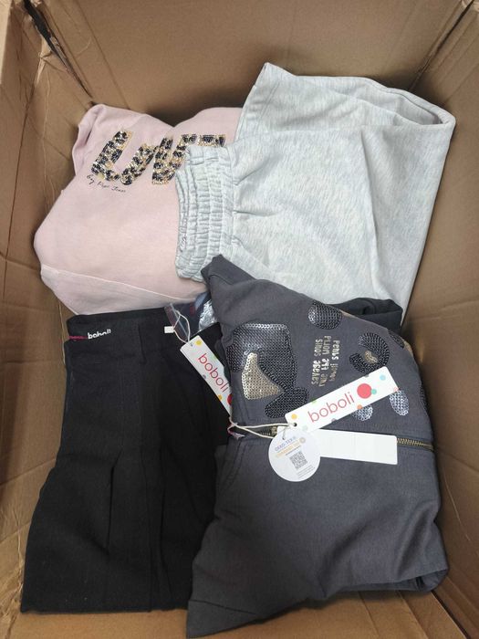 Venda de stock roupa de criança 315 pecas