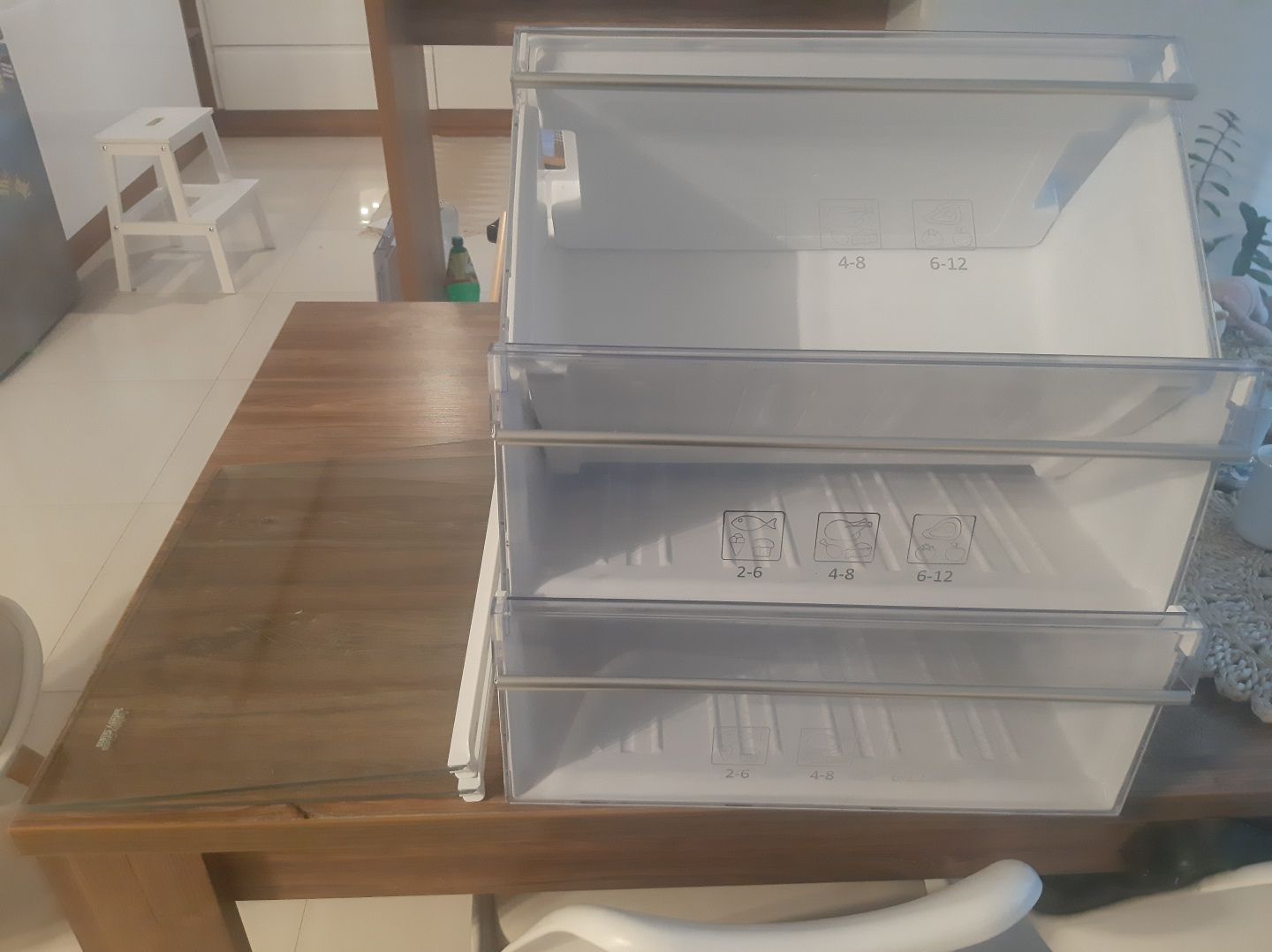 Szuflady i półki lodówka Beko