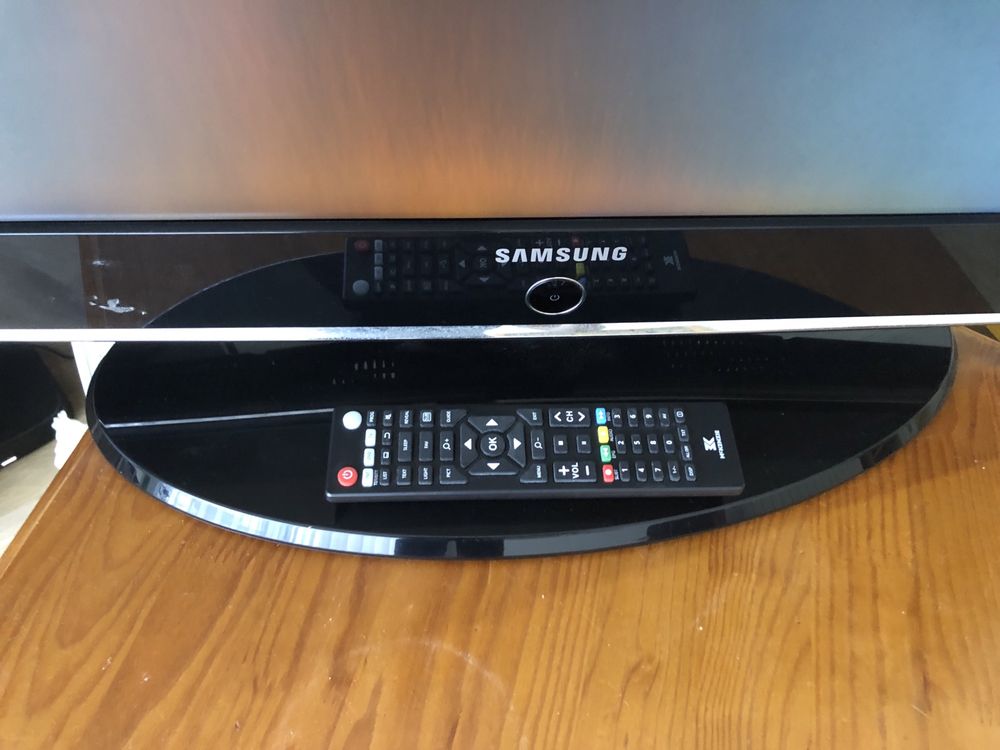TV Sansung 32” com comando