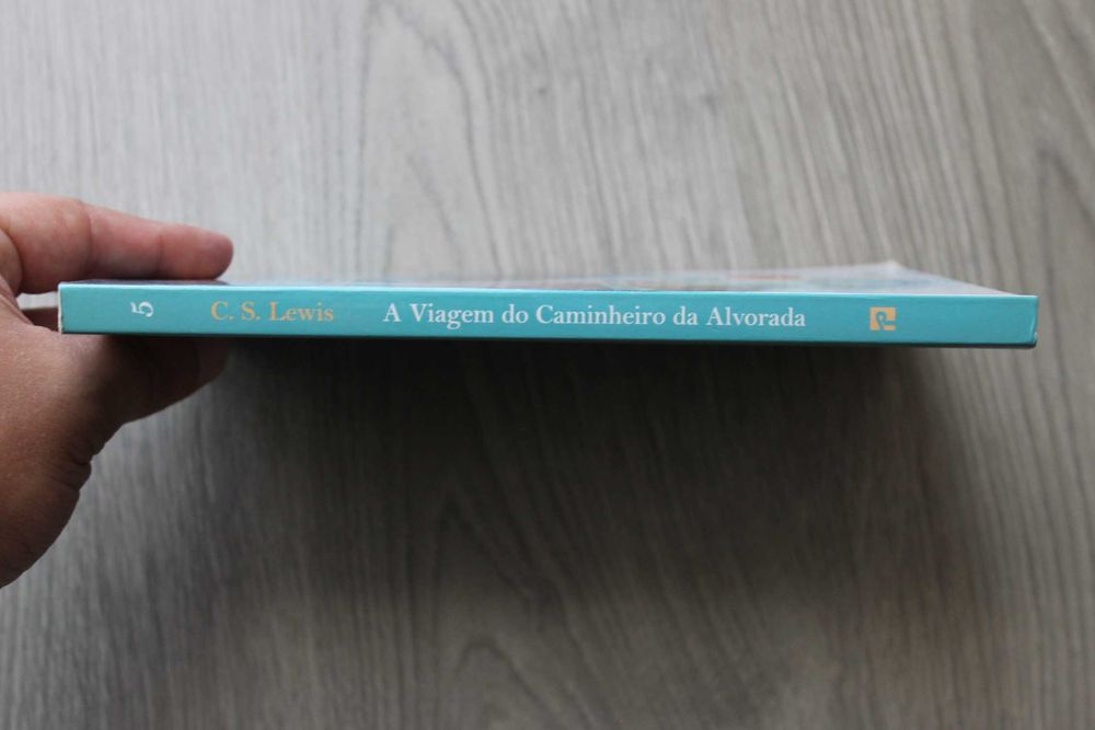 Livro A viagem do caminheiro da alvorada de C. S. Lewis