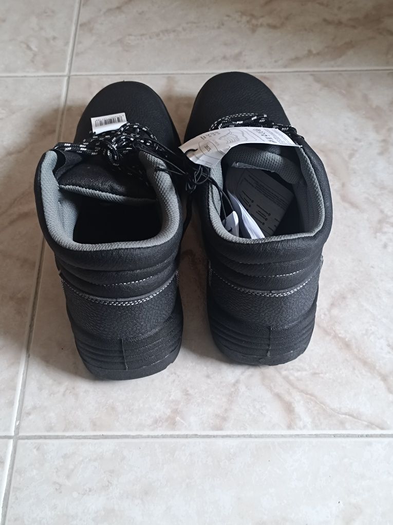 Botas biqueira de aço T42 Novas