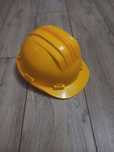 Zabawkowy kask budowniczego