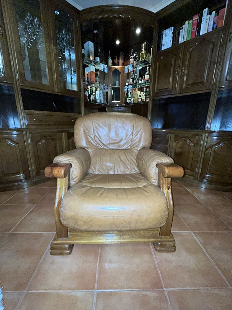 Conjunto de 2 Poltronas em Pele e Madeira