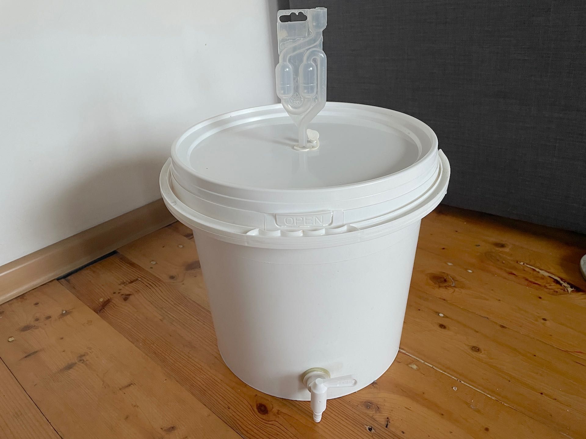 Pojemnik fermentacyjny na wino cydr 20L gąsior zbiornik plastikowy