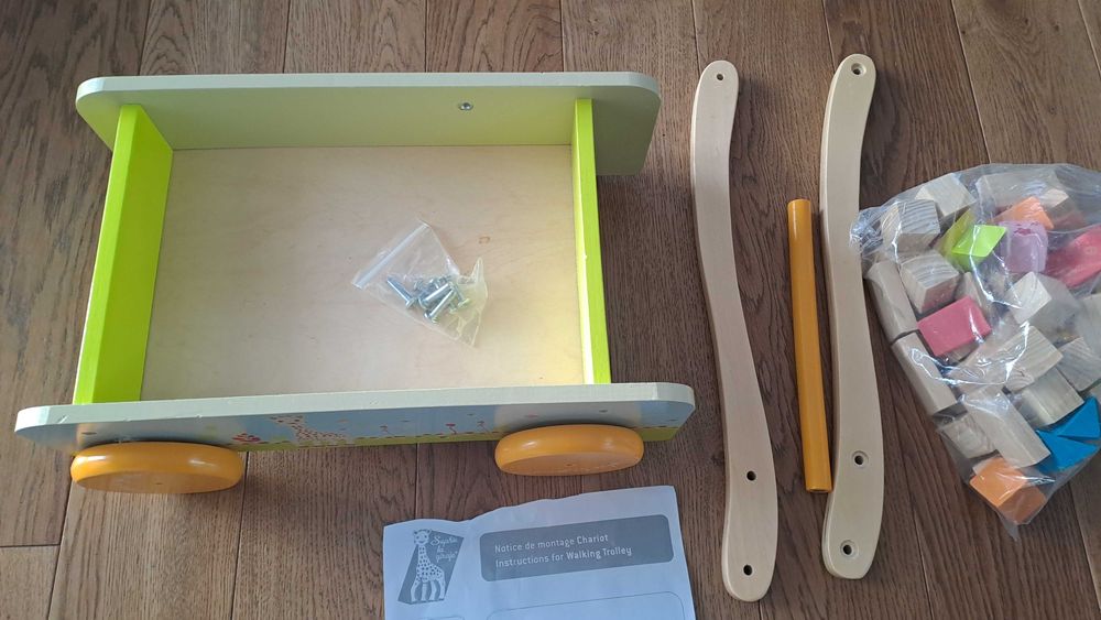 Janod Pchacz z wizerunkiem żyrafy Sophie z 20 klockami