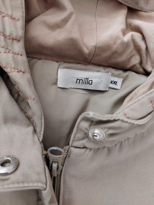 Khaki płaszcz z kapturem i wzorem na plecach jesienny wiosenny