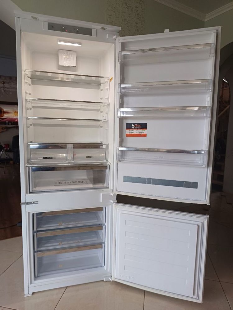 Встроенный холодильник Вбудований Whirlpool SP40801EU