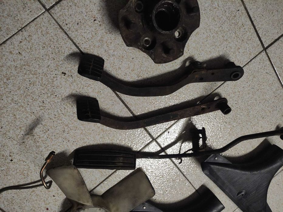 Material peças Datsun 1200