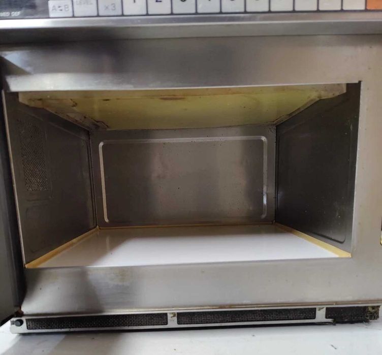 Panasonic 1.3 cubic foot 1200 watt microwave oven, used.