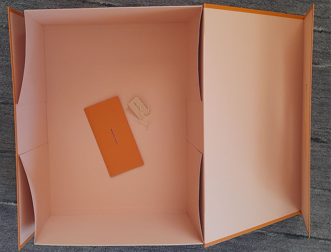 Louis Vuitton . Stylowe i wysokiej jakości. Stam bardzo dobry. Pudełko
