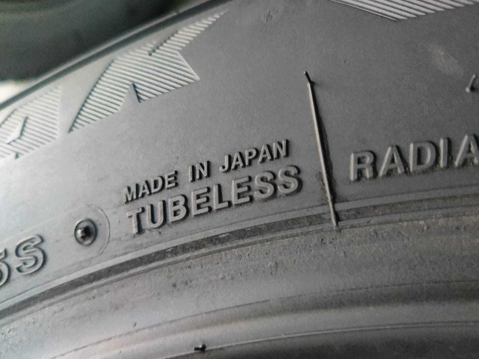R18 245 60 шини зимові Bridgestone Blizzak DM-V2 японські липучки