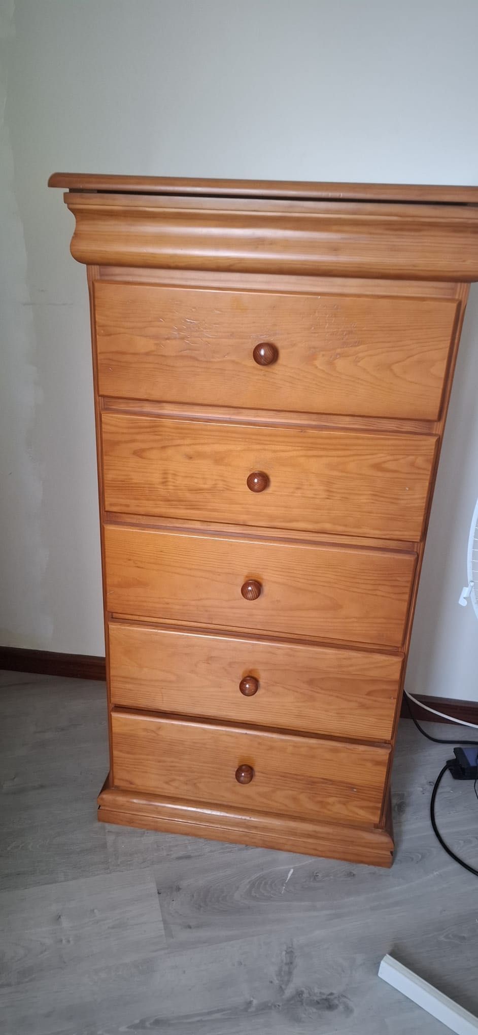 conjunto quarto - mesa cabeceira e comoda/camiseiro madeira