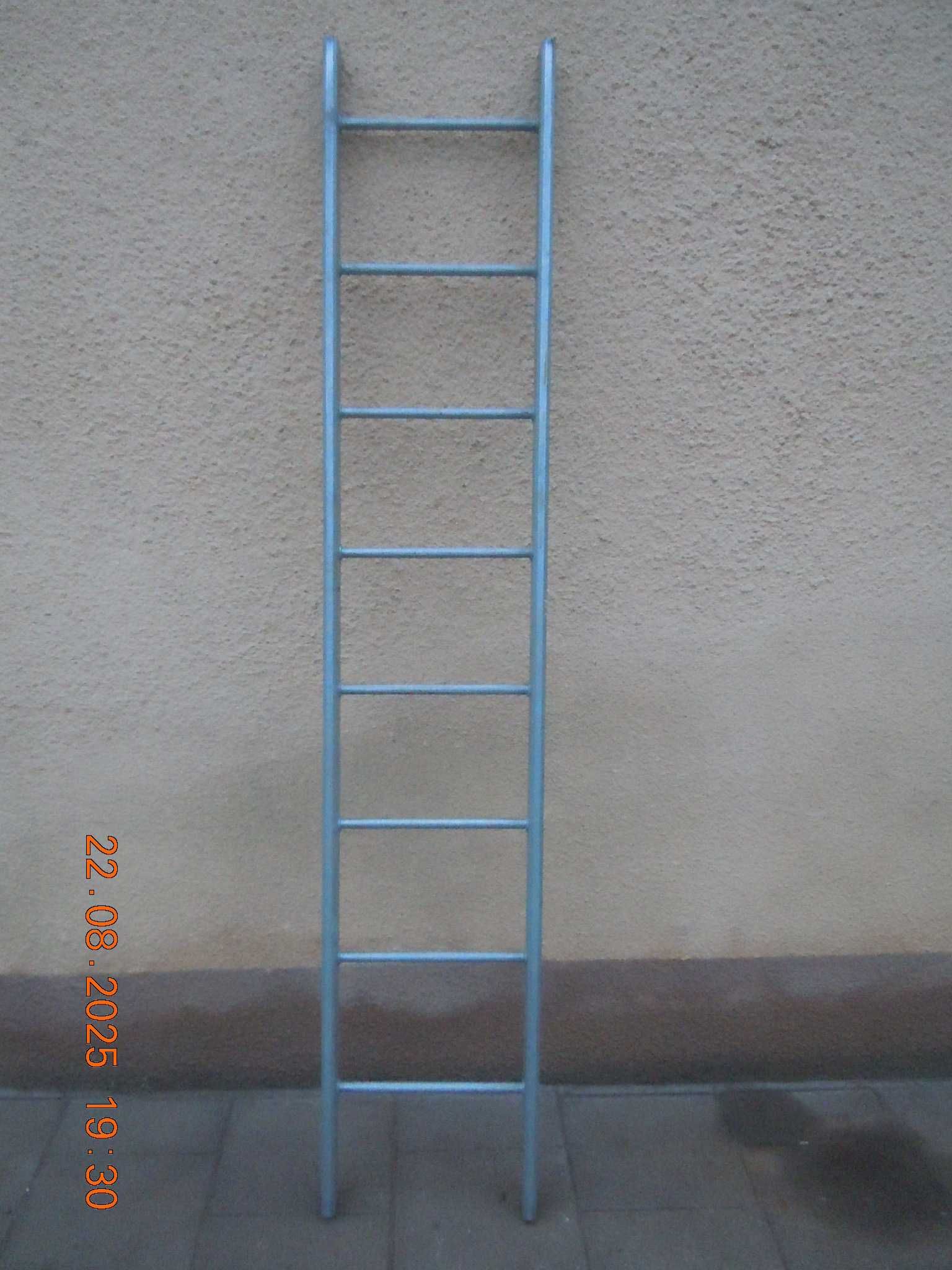 Drabina zewnętrzna stalowa ocynkowana do budynku do studzienki  210 cm