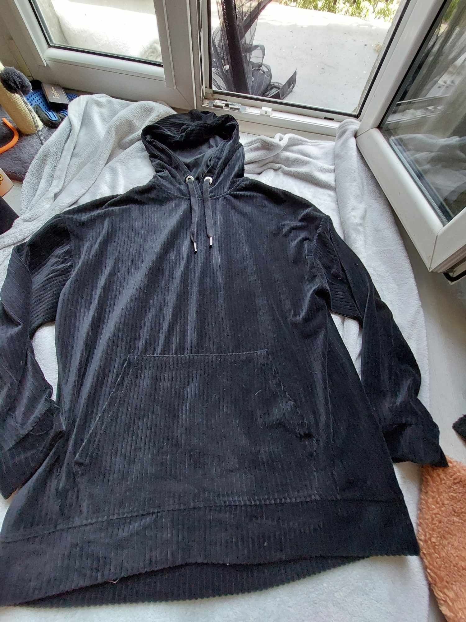 Bluza czarna oversize z kapturem 38-40