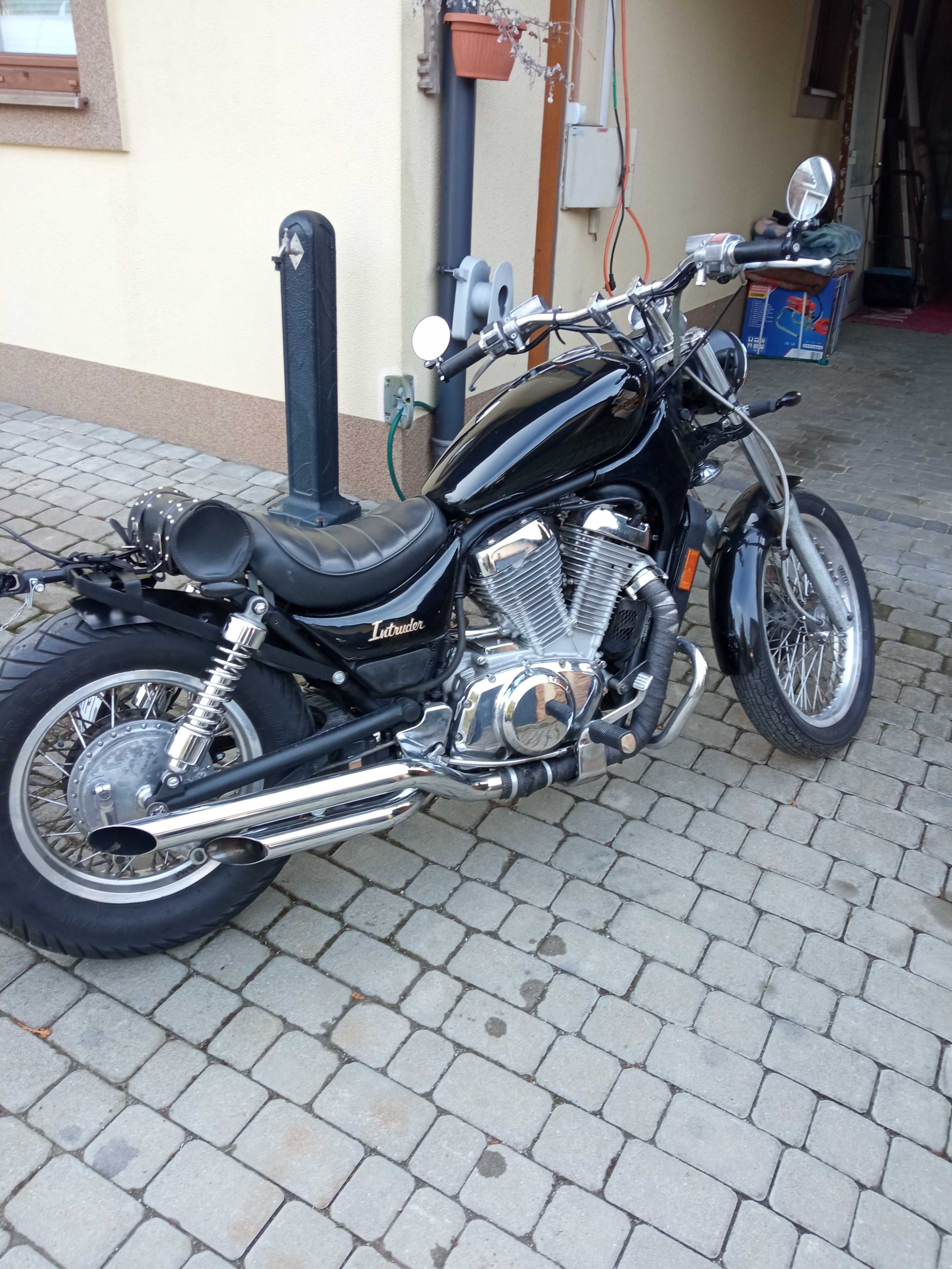 Motor Suzuki VS 700 bobber