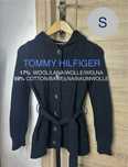 Czarny sweter Tommy Hilfiger z kapturem i paskiem 17% wool 59% cotton