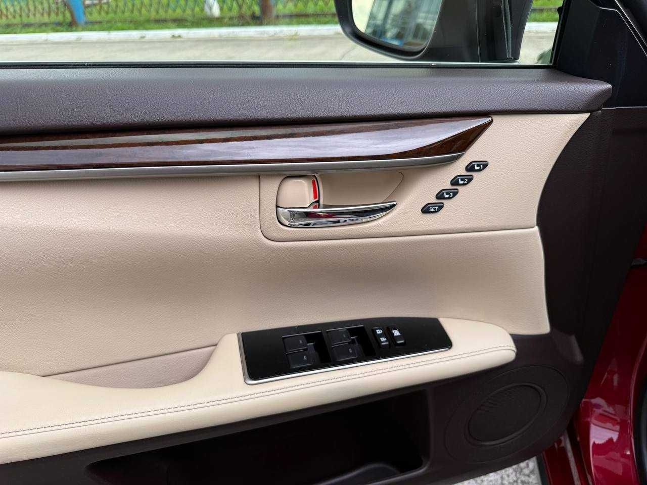 Lexus ES 300H 2016  (23.700$)