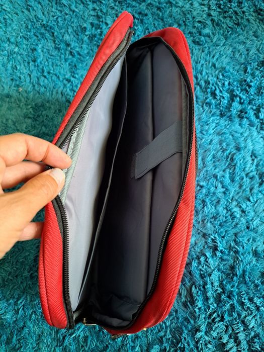 Mala para portátil marca Metrik. Nova, com etiqueta.  40 x 30 cm