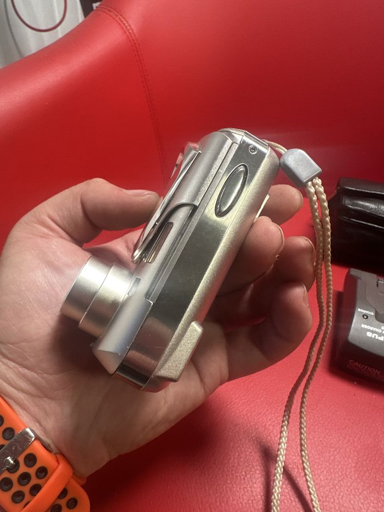 Olympus M (mju) 400 digital camera