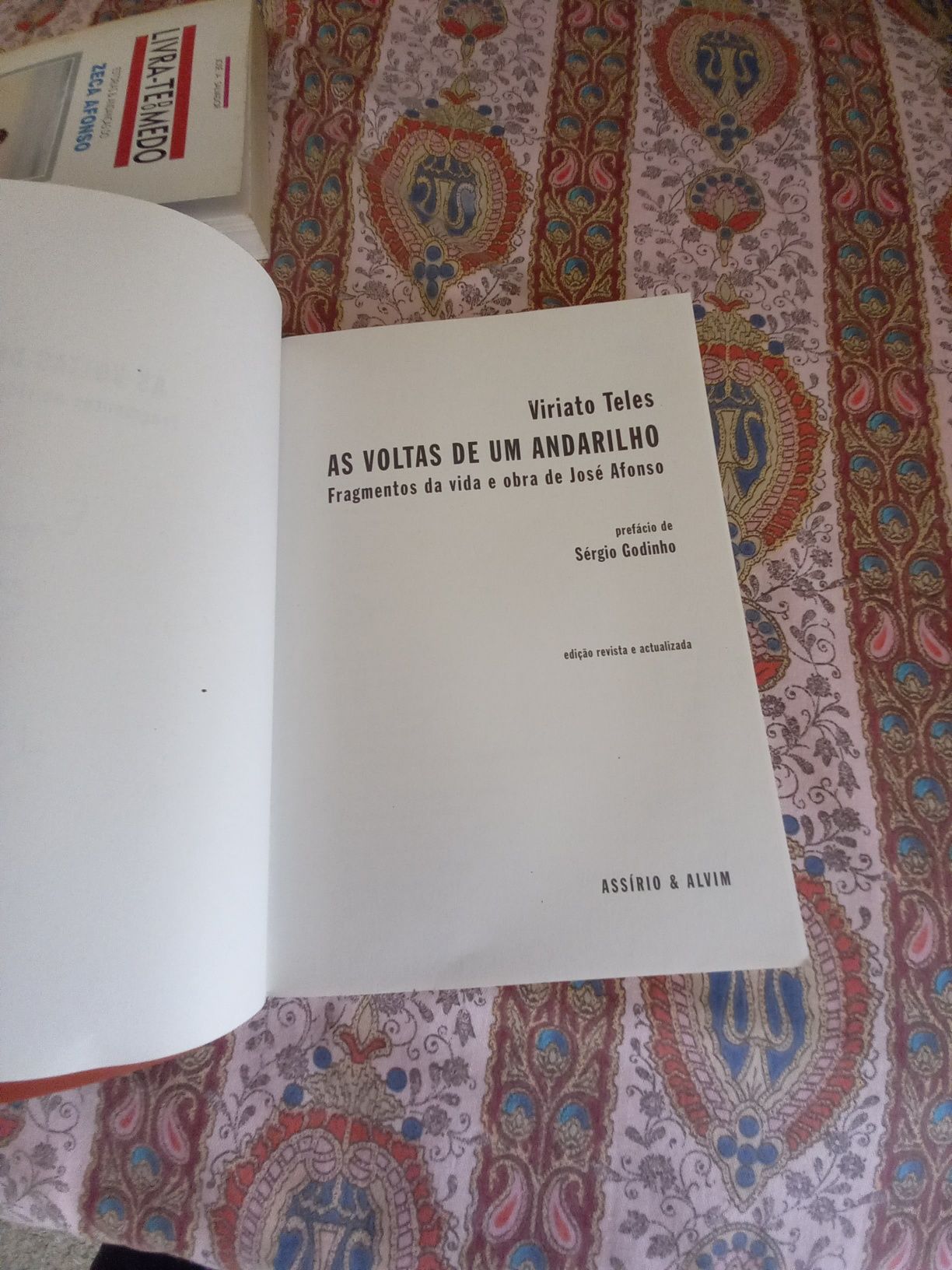livro sobre Zeca Afonso