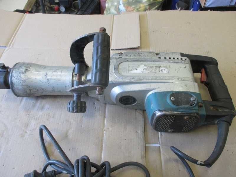 Młot kujący Makita HM1304