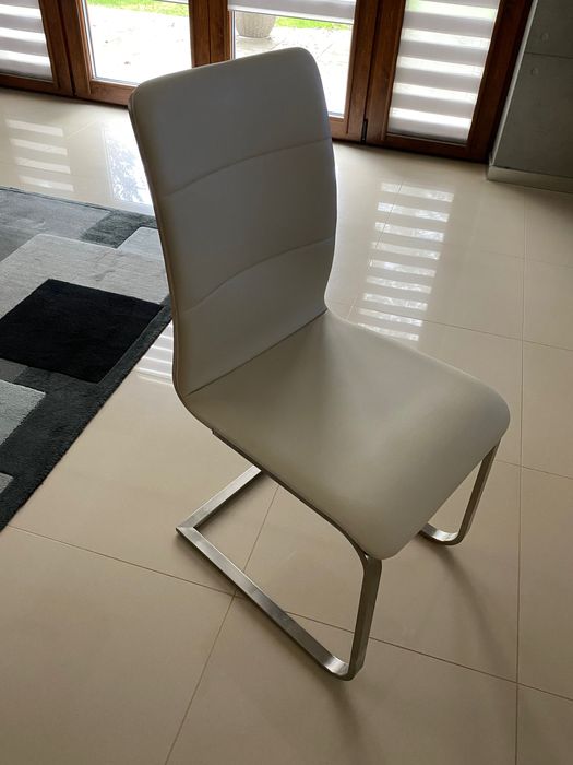 krzesła Paged do jadalni