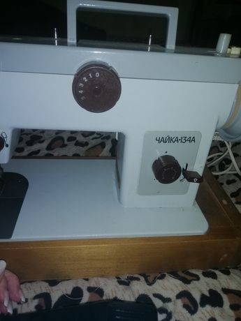 Швейная машинка в очень хорошем состоянии на 5
