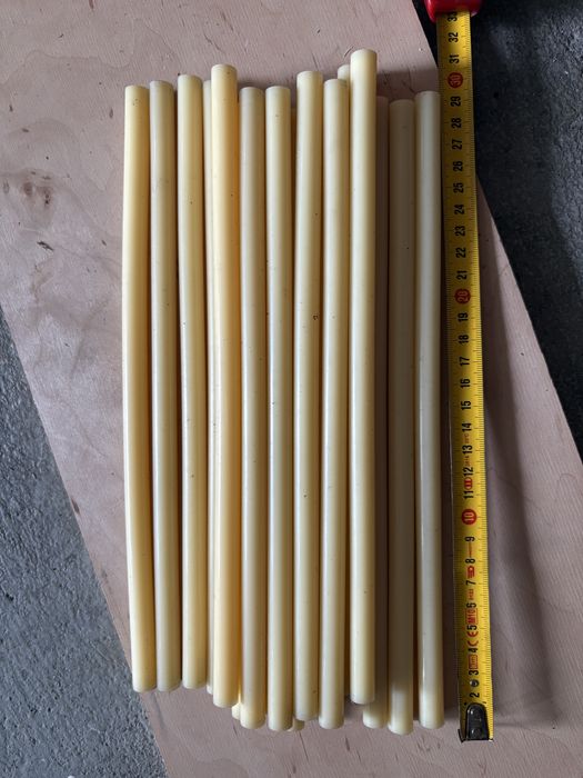 Klej na gorąco termotopliwy laski 12mm x 300mm zolty/mleczny 1kg