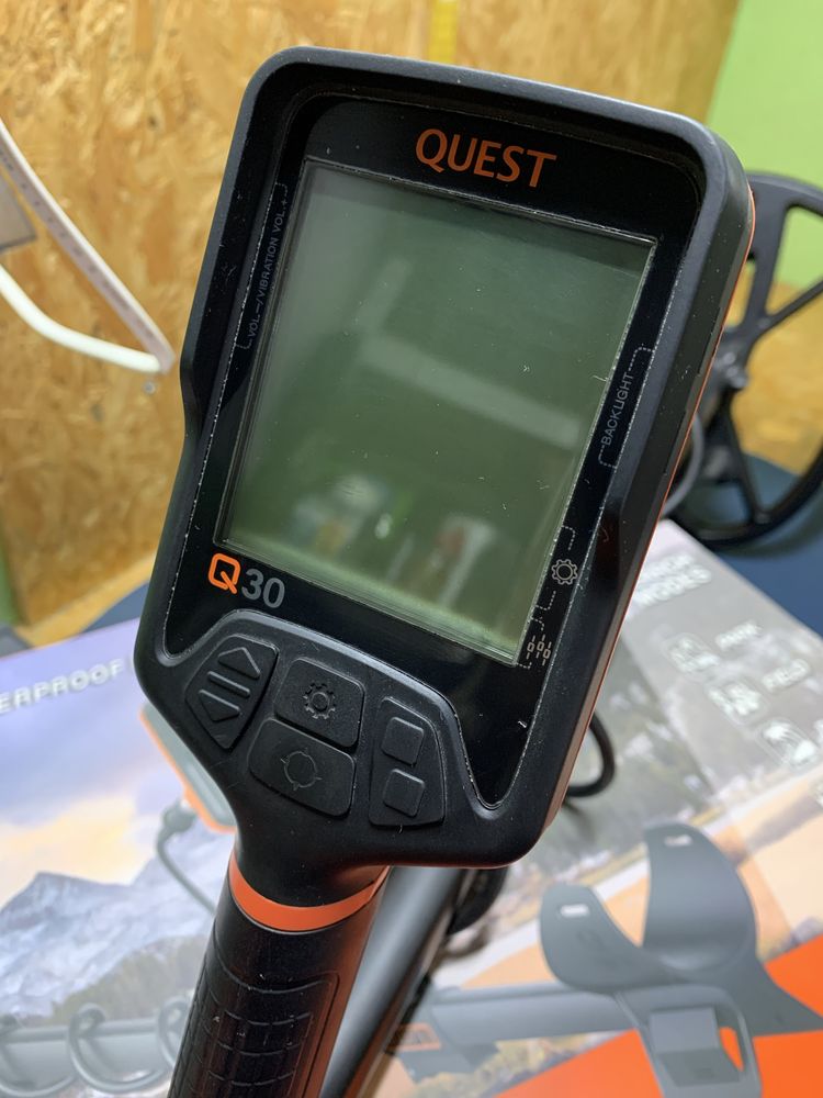 Wykrywacz metali Quest Q30 + gratis