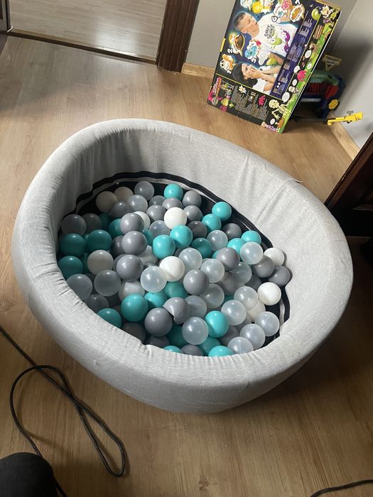 Basen z kulkami dla dziecka