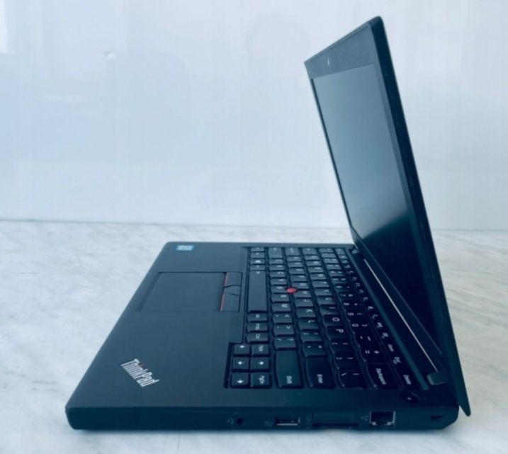 Laptop Lenovo X270 12,5 " Intel Core i5 8 GB / 240 GB BDB czarny