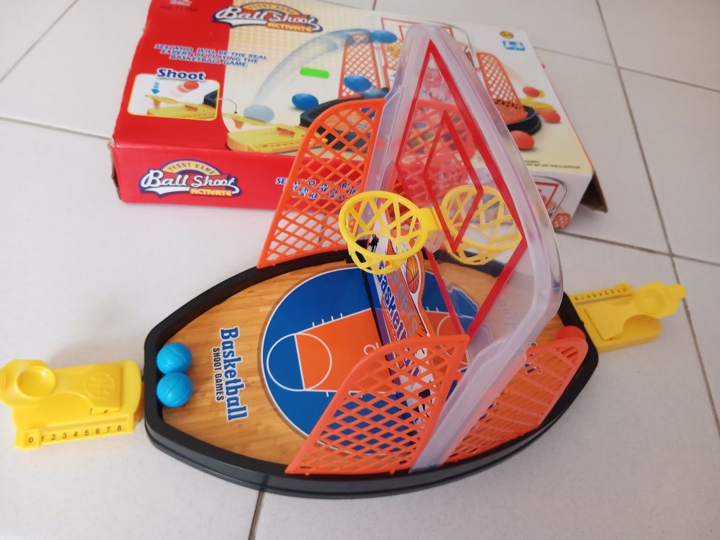 Brinquedo: Jogo de mesa basquetebol 2 jogadores com 3 bolas.