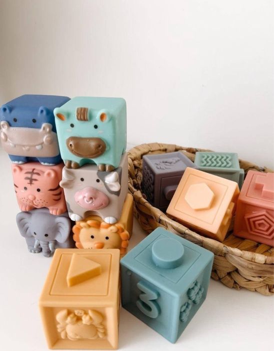 Іграшки для малюків/Силіконовий посуд для прикорму