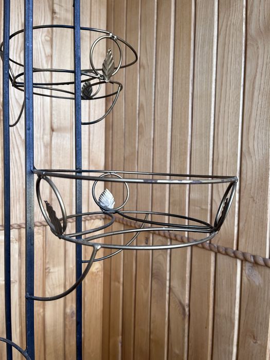 Продам металеву стійку для квітів