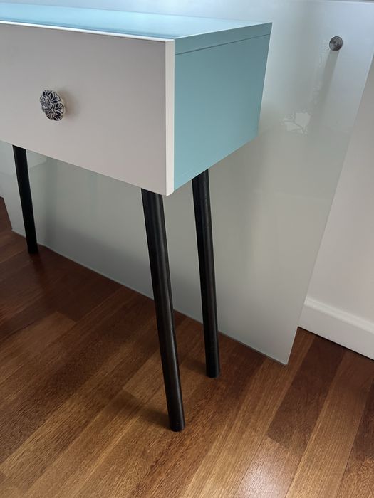 Komoda konsola szafka używana turkusowa biała szuflady